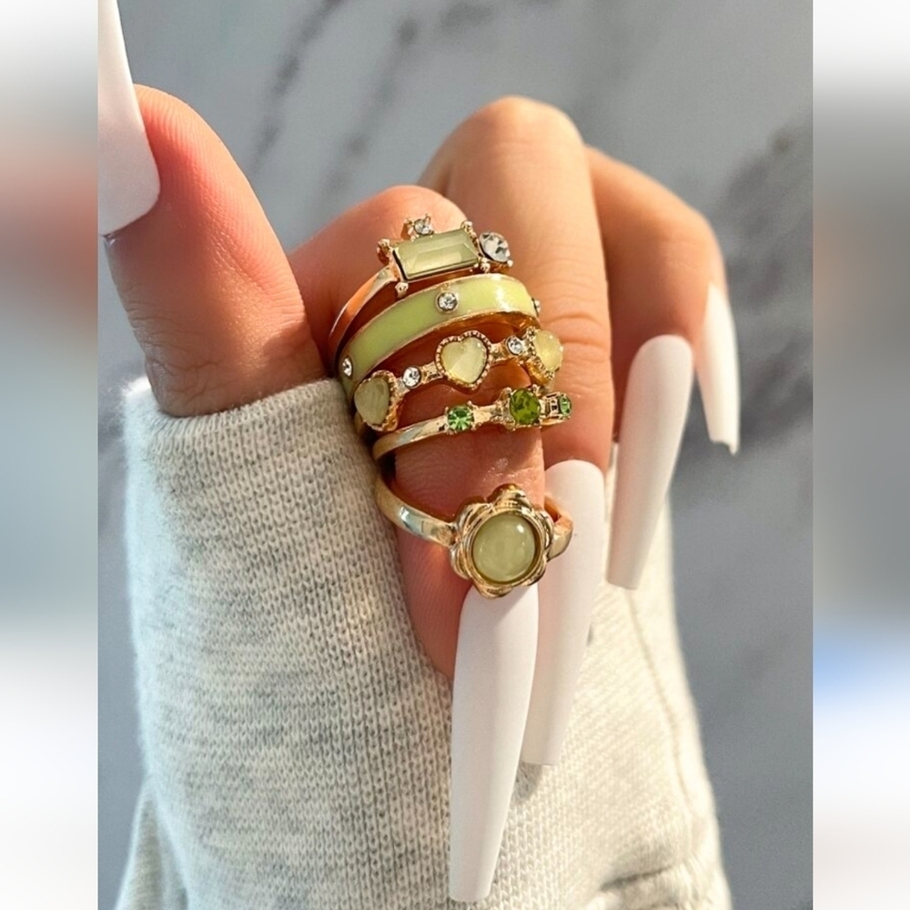 NEW UO 5 Ring Set Stackable Green Stones Urban Outfitters Size 6